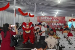 Pertunjukan Barongsai Warnai Kegiatan Ibadah Natal dan Imlek di Ikatan Alumni SMAN 2 Jakarta
