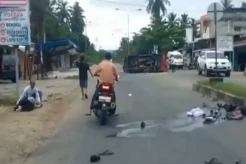 Ajaib! Ibu dan 3 Balita Selamat saat Angkutan Umum yang Ditumpangi Terbalik Akibat Tabrakan Maut