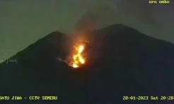 Gunung Semeru 10 Kali Luncurkan Lava Pijar dan 34 Letusan