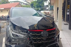 Penumpang Taksi Online...