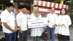 Senang Dapat Bantuan Gerobak, Maryam: Terima Partai Perindo