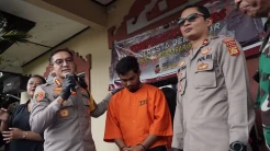 Lagi Asyik Kencani PSK,...
