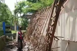 Gedung Pemkab Trenggalek dan Kantor Polisi Ambruk saat Hujan Deras