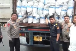 2 Kontainer Berisi Pakaian Bekas Ilegal dari Singapura Ditemukan di Batam