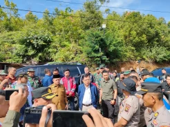 Jusuf Kalla Pantau di Lokasi Evakuasi Helikopter Rombongan Kapolda Jambi yang Mendarat Darurat