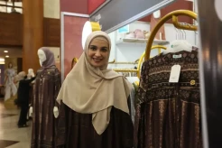Meriahkan Indonesia Fashion Week 2023, Shireen Sungkar Pamerkan Ishana Dress