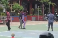 Samarinda Gempar! Pelajar SMK Tantang Guru Pakai Parang saat Pelajaran Olah Raga