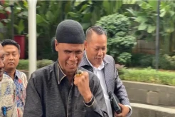 Tiba di Gedung KPK, Hercules Kepalkan Tangan ke Awak Media