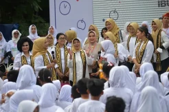 Dukung Gerakan Sekolah Sehat, Ibu Negara dan OASE KIM Ajak Siswa SD Terapkan Permainan Tradisional