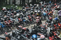 Trotoar Marak Jadi Parkiran, Pemkot Depok Kaji Parkir On The Street