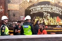 Berseragam Lengkap, Pasukan Kogartap II/Bandung Sisir Diskotik dan Karaoke