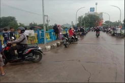 Tergelincir di Jembatan hingga Terjun ke Saluran Irigasi, Pensiunan PNS Ini Hilang Terseret Arus