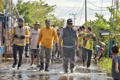 Bersama Gubernur Pj Bupati Salurkan Bantuan Banjir