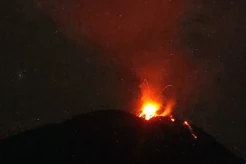 Gunung Ili Lewotolok Erupsi, Lava Pijar Menyembur ke Segala Arah