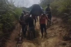 Memilukan! Ibu Hamil Ditandu Pakai Sarung sejauh 80 Km, Meninggal Bersama Bayinya Akibat Pendarahan