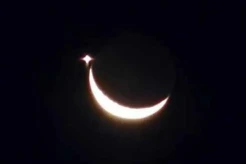 Langsa Aceh Gempar! Bulan dan Bintang Muncul Bersamaan Seperti Ornamen Kubah Masjid