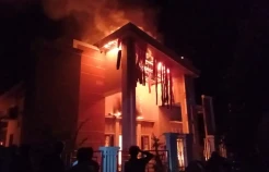 Kebakaran Hebat Hanguskan Rumah dan Toko di Way Kanan Lampung