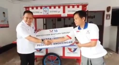 Senang Dapat Gerobak Perindo, Awit Harap Bisa Menarik Pembeli dan Makin Laris
