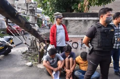 Polisi Acak-acak Kampung...