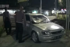 Brutal! Massa Rusak Mobil Sedan dan Pukuli 2 Penumpang di Sleman
