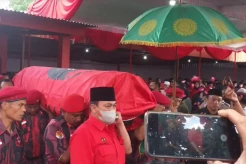 Jenazah Ketua DPRD Jateng Dimakamkan di TPU Susukan Semarang, Prosesi dengan Cara Partai