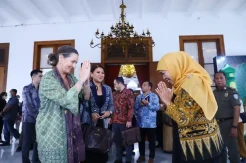 Gubernur Khofifah Terima Kunjungan Deputy Chief of Mission and Head Economic Affairs Embassy of the Kingdom of the Netherlands