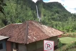 Viral! Rumah Panggung Sederhana dengan View Air Terjun di Cianjur, Sempat Ditawar Rp2,5 Miliar