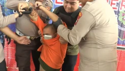 Pelaku Sodomi di Batam Mendadak Pingsan saat Konfrensi Pers, Ada Apa?