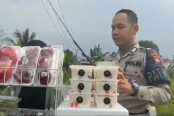Polisi Penjual Salad di Pasuruan Viral, Niatnya Cari Tambahan Penghasilan Halal