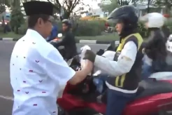 Berbagi Berkah Ramadan, Perindo Sulawesi Selatan Bagikan Takjil untuk Pengguna Jalan