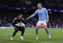 Yann Sommer: Goyah di Jerman, Kokoh di Timnas Swiss