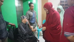 Ribuan Warga Jayapura Tertib Antre Zakat dan Sedekah