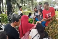 Sambil Bagi Takjil, RPA Perindo Jatim Siap Beri Layanan Terbaik untuk Warga