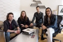 Jelang Rilis Album Six,...