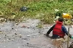 Merinding! 13 Petugas Damkar Digigit Lintah saat Evakuasi Korban Terserat Arus di Depok