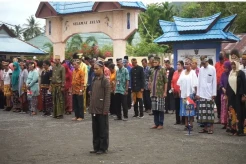 Upacara Hardiknas 2023, 3 UPT Kemendigbudristek di Papua Kenakan Pakaian Adat