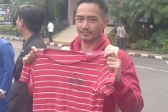 Kangen 3 Bulan Terpisah dengan Anak, Yama Carlos Hanya Bisa Ciumi Bajunya