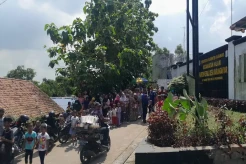 Rumah Dokter Wayan yang Viral karena Penuh Sampah Diserbu Warga