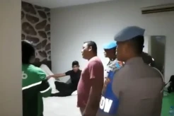 Dobrak Kamar Hotel, Suami Dapati Daster Istri Dilucuti Anggota Polisi Selingkuhan