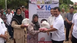 Bacaleg Partai Perindo Andi Asmara Bagikan 1.000 Paket Sembako