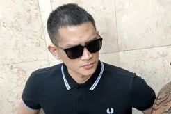 Rezky Aditya Diberondong...