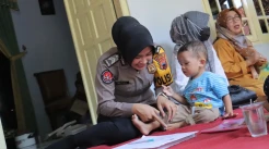 Polwan Cantik Berhati Mulia Sediakan Mobil Antar Jemput Ibu dan Balita ke Posyandu