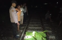 Tragis! 2 Remaja Ini Tewas Ditabrak Kereta Api saat Asyik Duduk di Rel