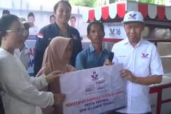 Turun Langsung Serahkan Gerobak dan Modal Usaha, Ini Pesan Ketua DPP Perindo