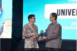 UI Sabet Penghargaan...