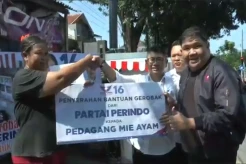 Bacaleg Perindo Angela Tanoesoedibjo Dukung UMKM dengan Bagikan Gerobak Gratis