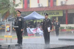 Di Bawah Guyuran Hujan Deras, Wakapolresta Barelang Pimpin Upacara Hari Lahir Pancasila
