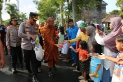 Anggota Polri Didoakan Bhiksu Thudong, Kapolresta Magelang Mengaku Senang