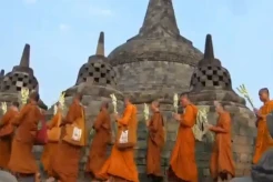 Tiba di Candi Borobudur Puluhan Biksu yang Jalankan Ritual Tudhong Langsung Khusyuk Bersembahyang