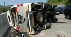 Minibus Pengantar Calon Jemaah Haji Terguling di Jalan Tol Salatiga, 8 Penumpang Terluka